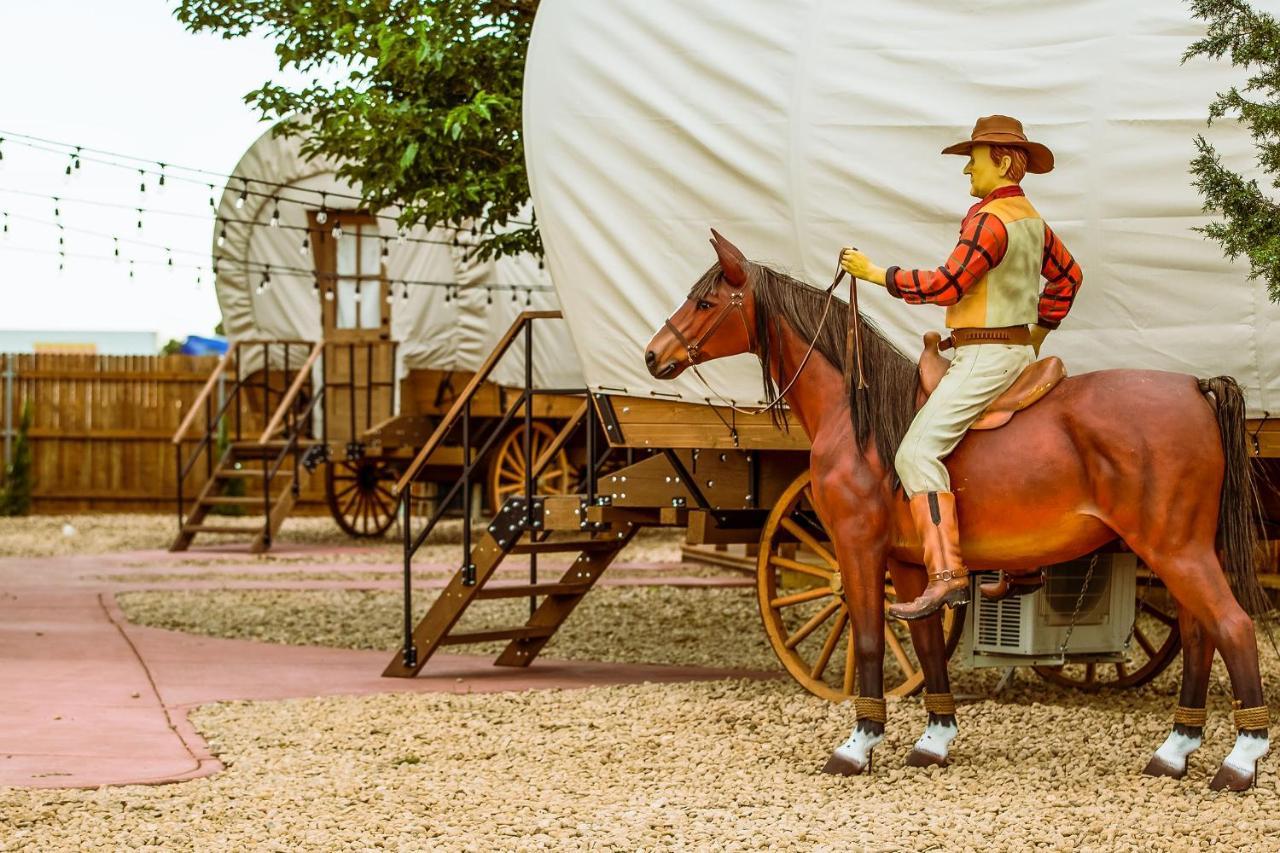 The Big Texan - Cabins And Wagons Amarillo Exterior foto